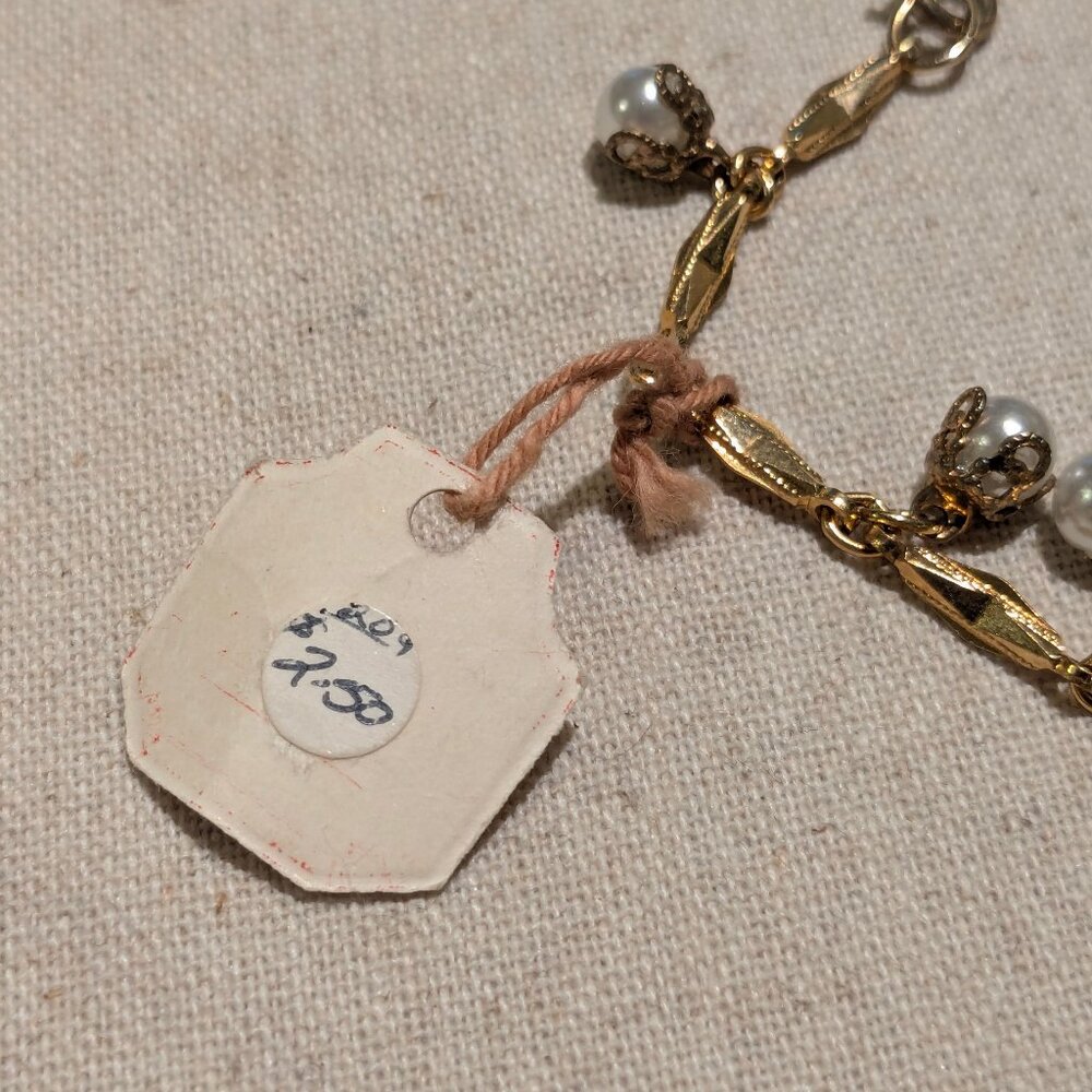 Mid-Century Vintage Faux Pearl Bracelet - Picture 3 of 3